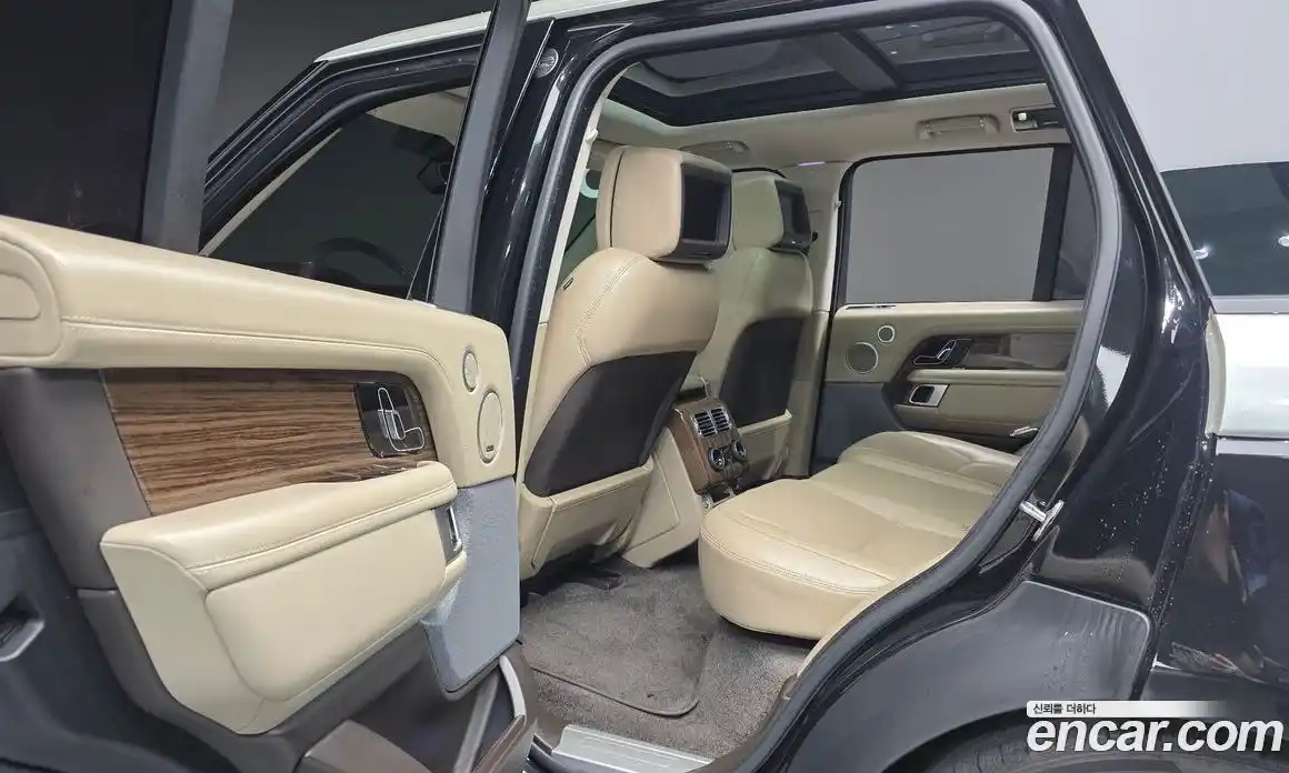 Land Rover Range-Rover 2018 4.4 гидро в Москве № 1405176, фото 23
