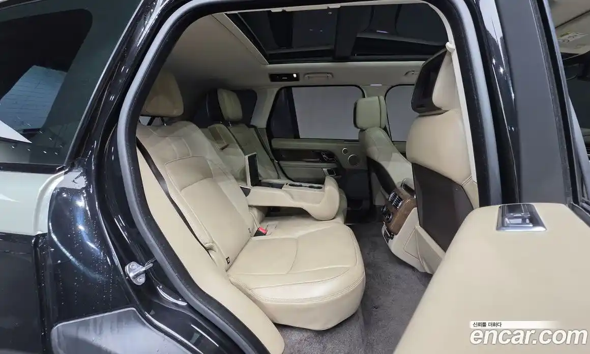 Land Rover Range-Rover 2018 4.4 гидро в Москве № 1405176, фото 25