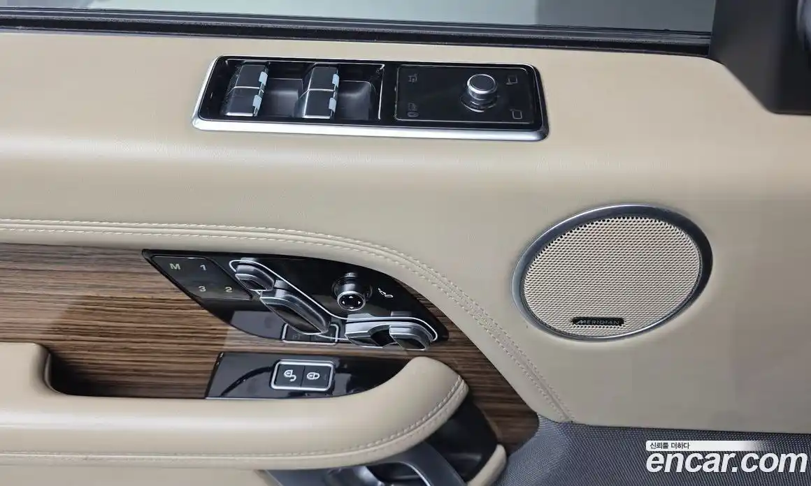 Land Rover Range-Rover 2018 4.4 гидро в Москве № 1405176, фото 34