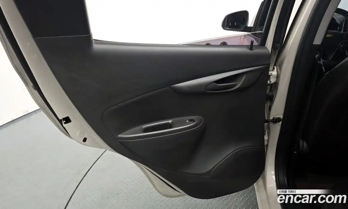 Chevrolet Spark 2016 1.0 гидро в Москве, фото 15