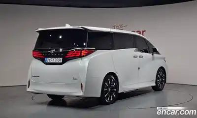 Toyota Alphard, 2024