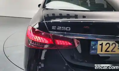 Mercedes-Benz E-Class 2022 2.0 гидро в Москве № 1545182, миниатюра 9