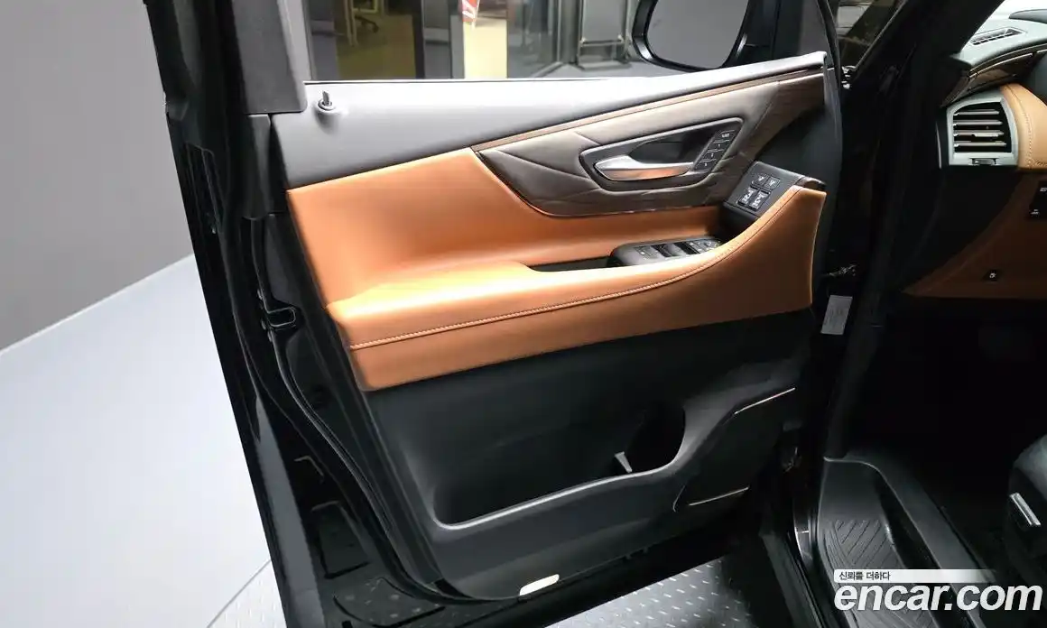 Toyota Alphard 2024 2.5 гидро в Москве № 1624304, фото 15