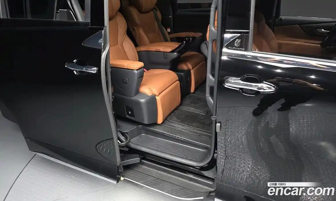 Toyota Alphard 2024 2.5 гидро в Москве № 1624304, фото 18