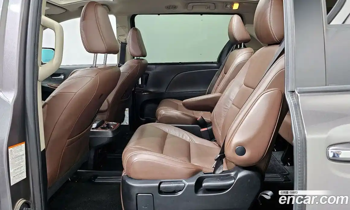 Toyota Sienna 2018 3.5 гидро в Москве № 1624411, фото 16
