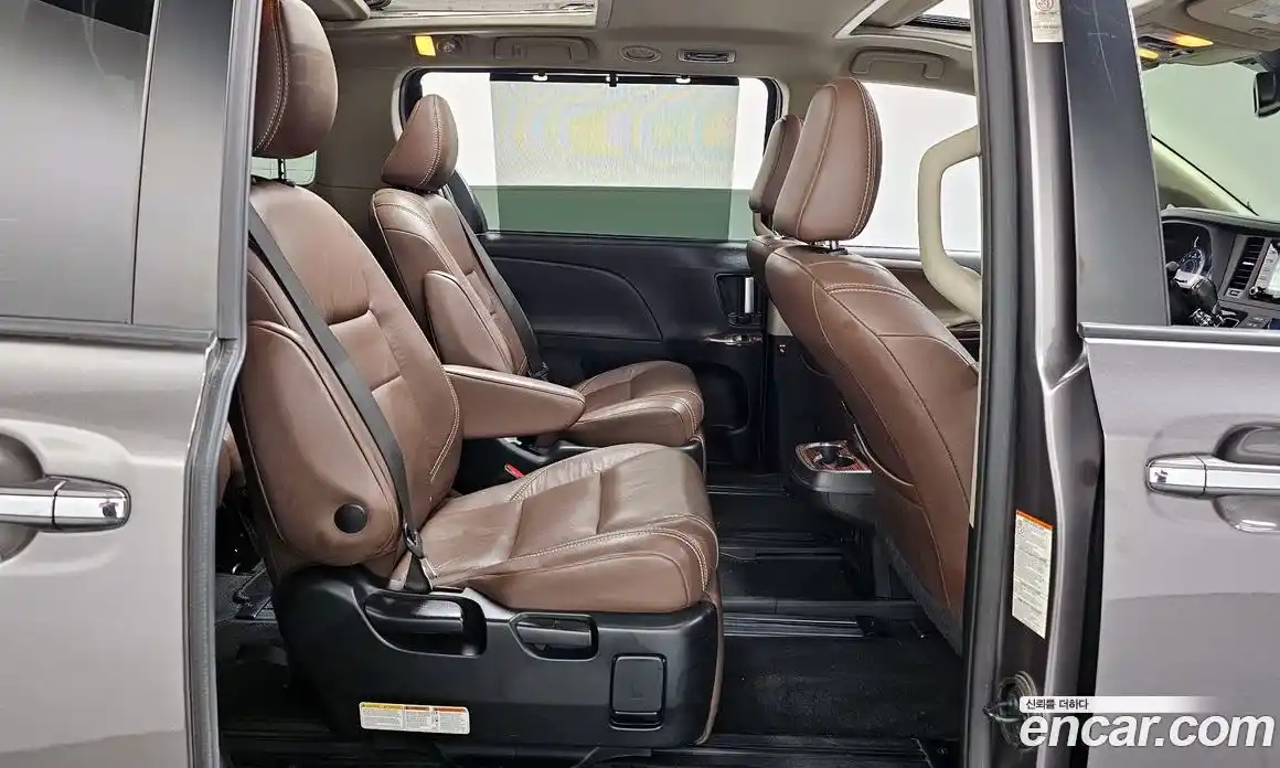 Toyota Sienna 2018 3.5 гидро в Москве № 1624411, фото 18