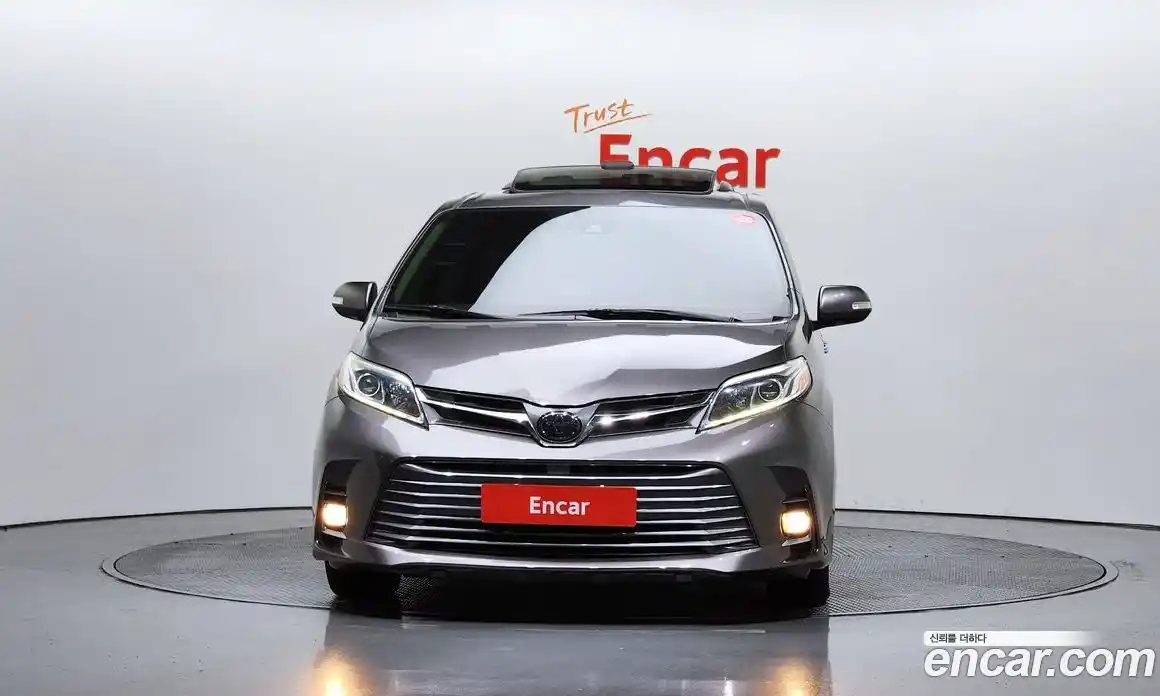 Toyota Sienna 2018 3.5 гидро в Москве № 1624411, фото 3