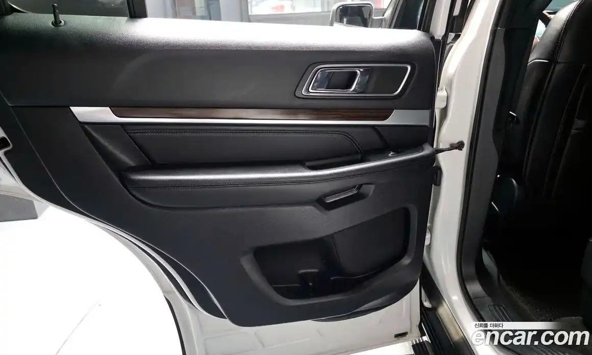 Ford Explorer 2018 2.3 гидро в Москве № 1625076, фото 15