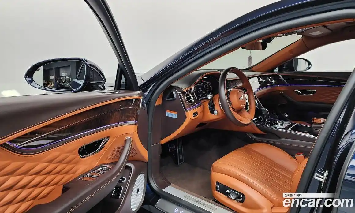 Bentley Flying Spur 2023 4.0 гидро, фото 13