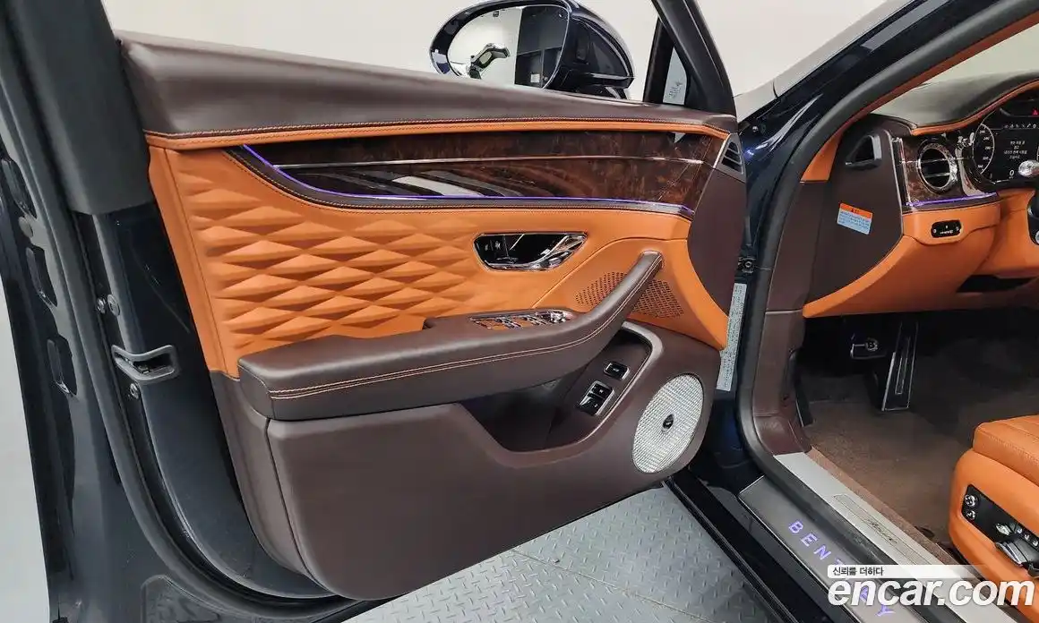Bentley Flying Spur 2023 4.0 гидро, фото 14