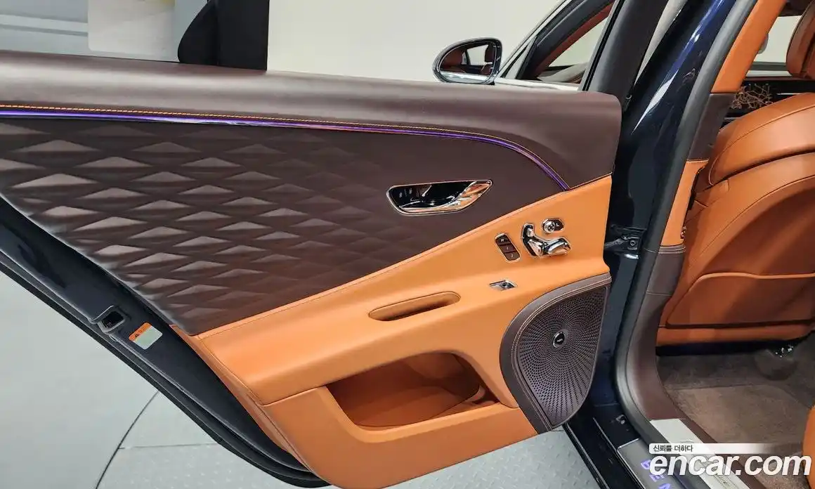Bentley Flying Spur 2023 4.0 гидро, фото 15