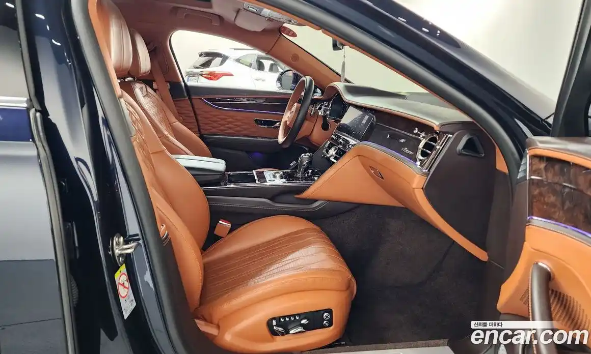 Bentley Flying Spur 2023 4.0 гидро, фото 16