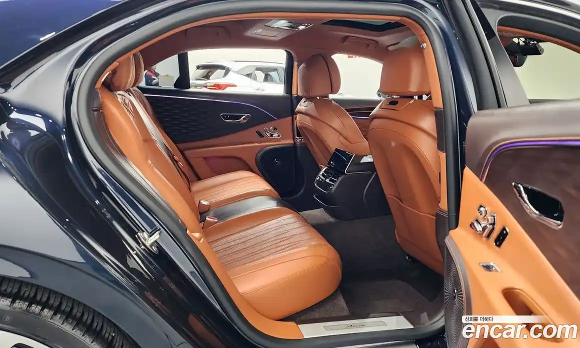 Bentley Flying Spur 2023 4.0 гидро, фото 17