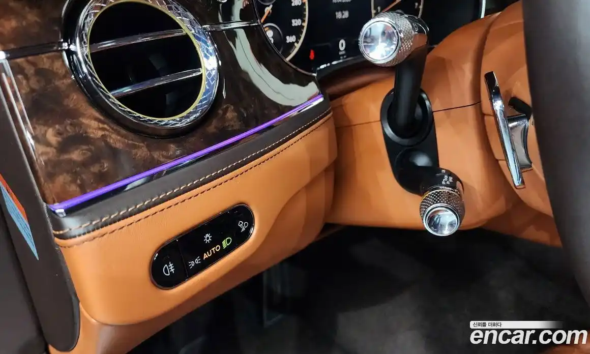 Bentley Flying Spur 2023 4.0 гидро, фото 28