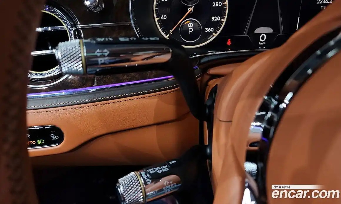Bentley Flying Spur 2023 4.0 гидро, фото 29