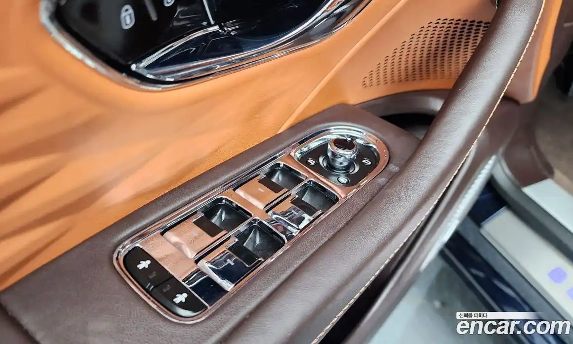 Bentley Flying Spur 2023 4.0 гидро, фото 38