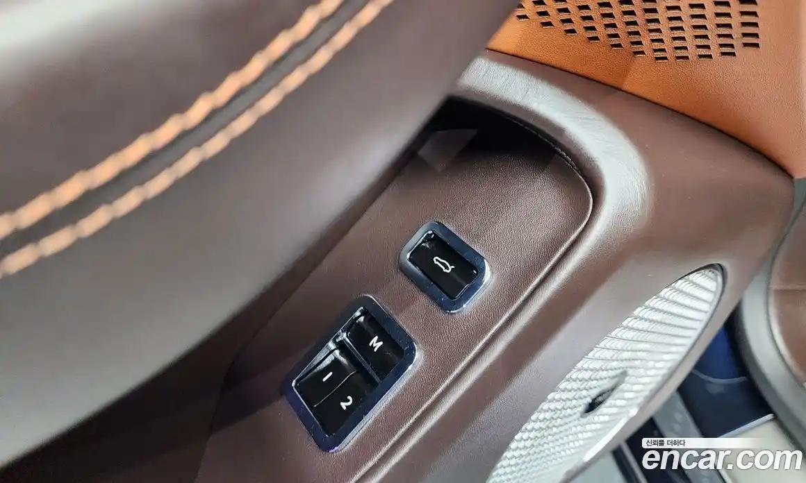 Bentley Flying Spur 2023 4.0 гидро, фото 43
