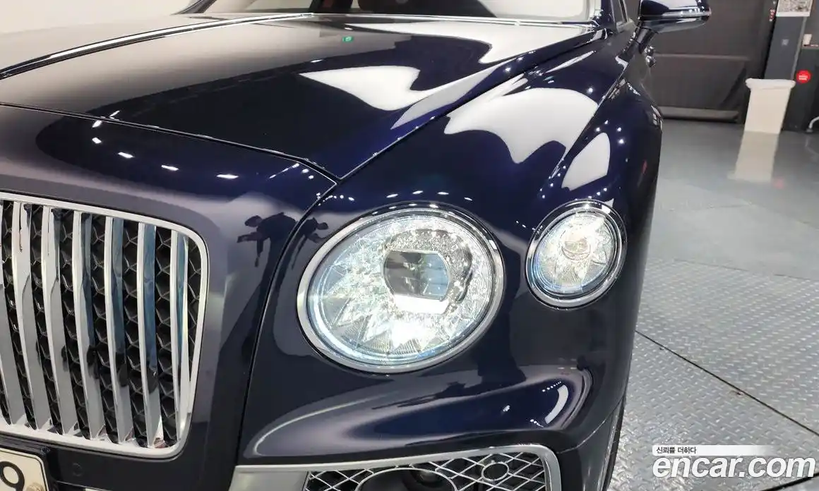 Bentley Flying Spur 2023 4.0 гидро, фото 8