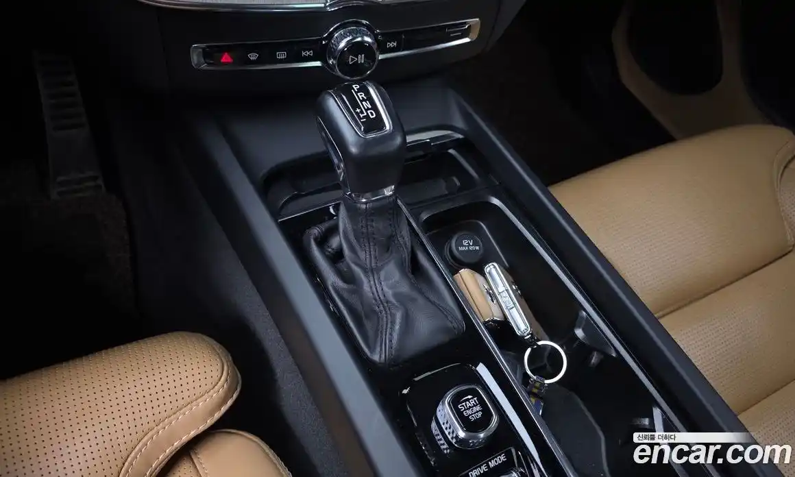 Volvo XC60 2019 2.0 гидро в Москве № 164631, фото 9