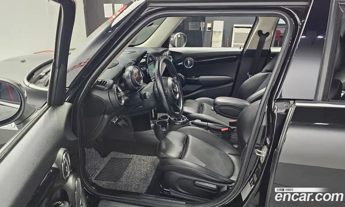 Mini Cooper 2016 2.0 гидро в Москве № 1837722, фото 10
