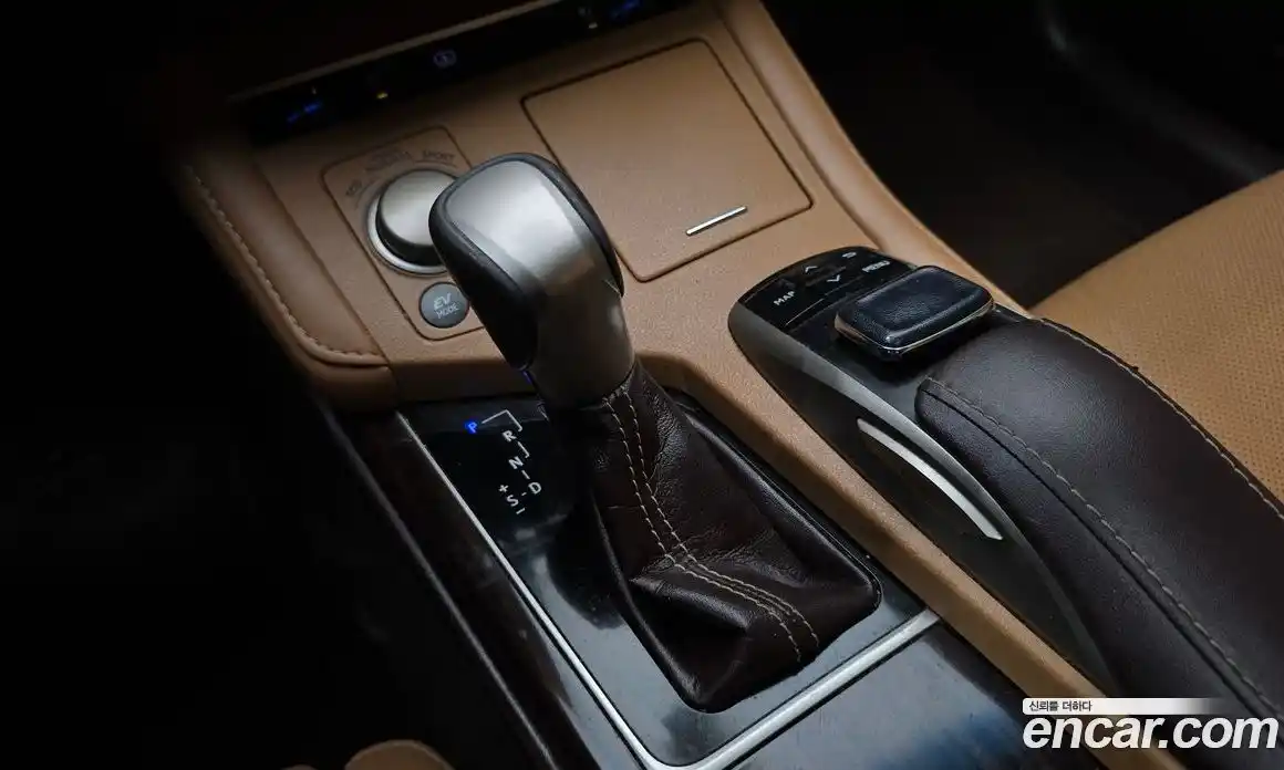 Lexus ES 2017 2.5 гидро в Москве № 1837972, фото 9