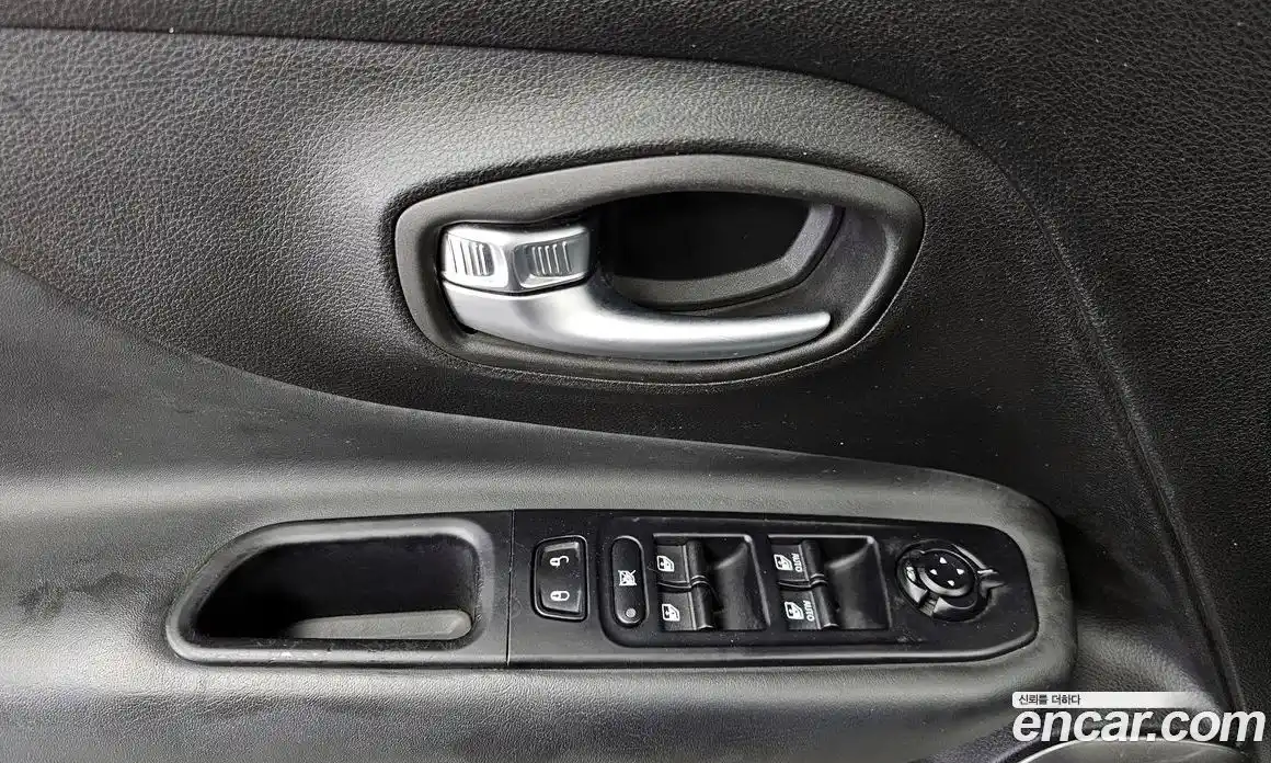 Jeep Renegade 2019 2.4 гидро в Москве № 1838422, фото 16