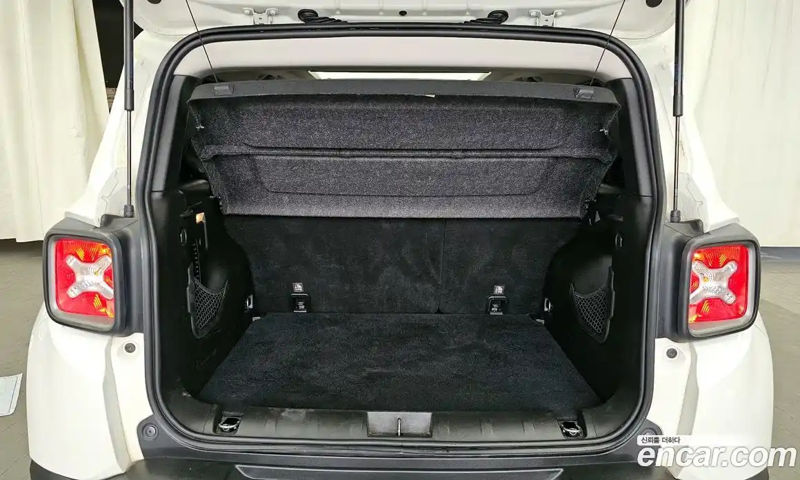 Jeep Renegade 2019 2.4 гидро в Москве № 1838422, фото 26