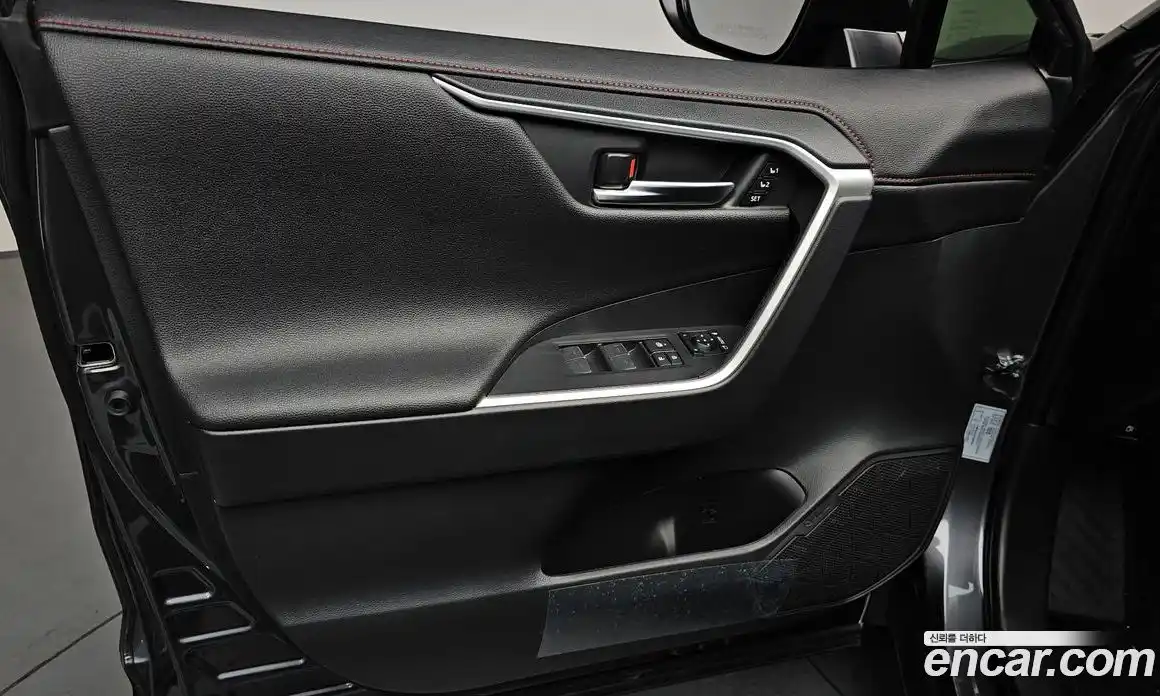 Toyota RAV4 2025 2.5 гидро в Москве № 1838473, фото 13