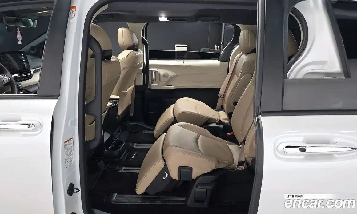 Toyota Sienna 2023 2.5 гидро в Москве № 1838491, фото 12