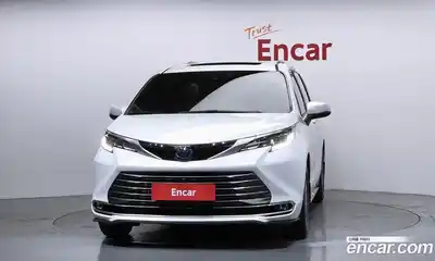 Toyota Sienna 2023 2.5 гидро в Москве № 1838491, миниатюра 3