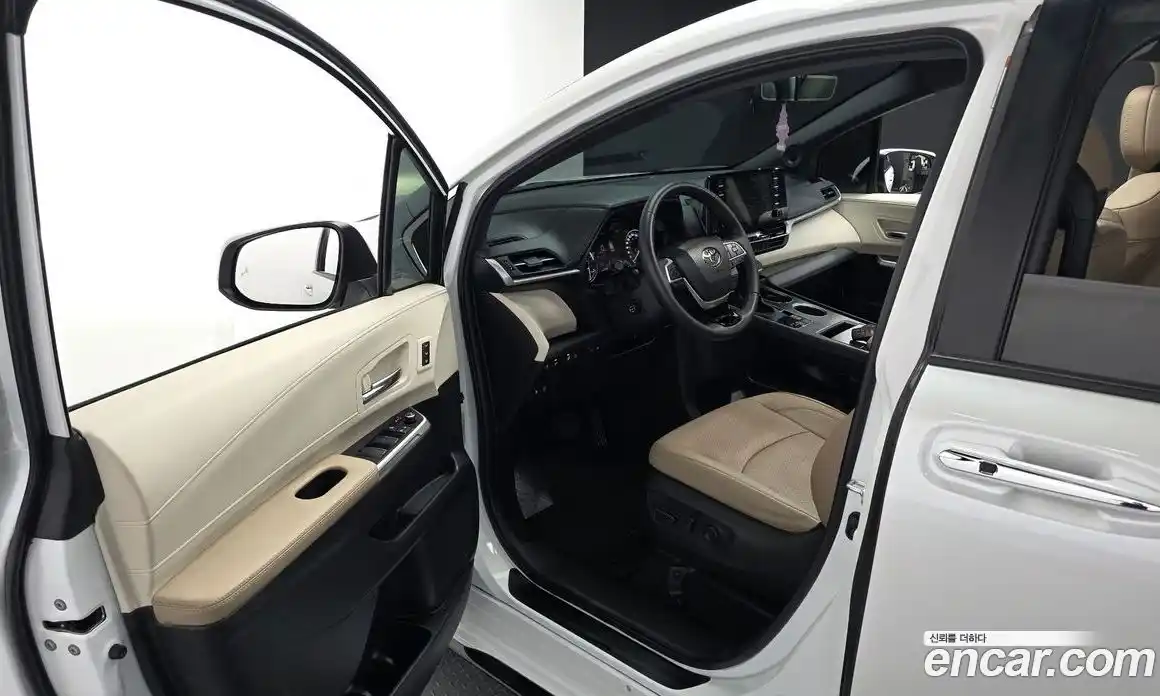 Toyota Sienna 2023 2.5 гидро в Москве № 1838491, фото 10