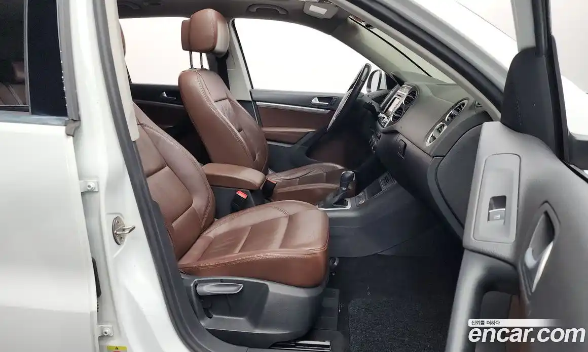 Volkswagen Tiguan 2015 2.0 гидро в Москве № 199196, фото 11