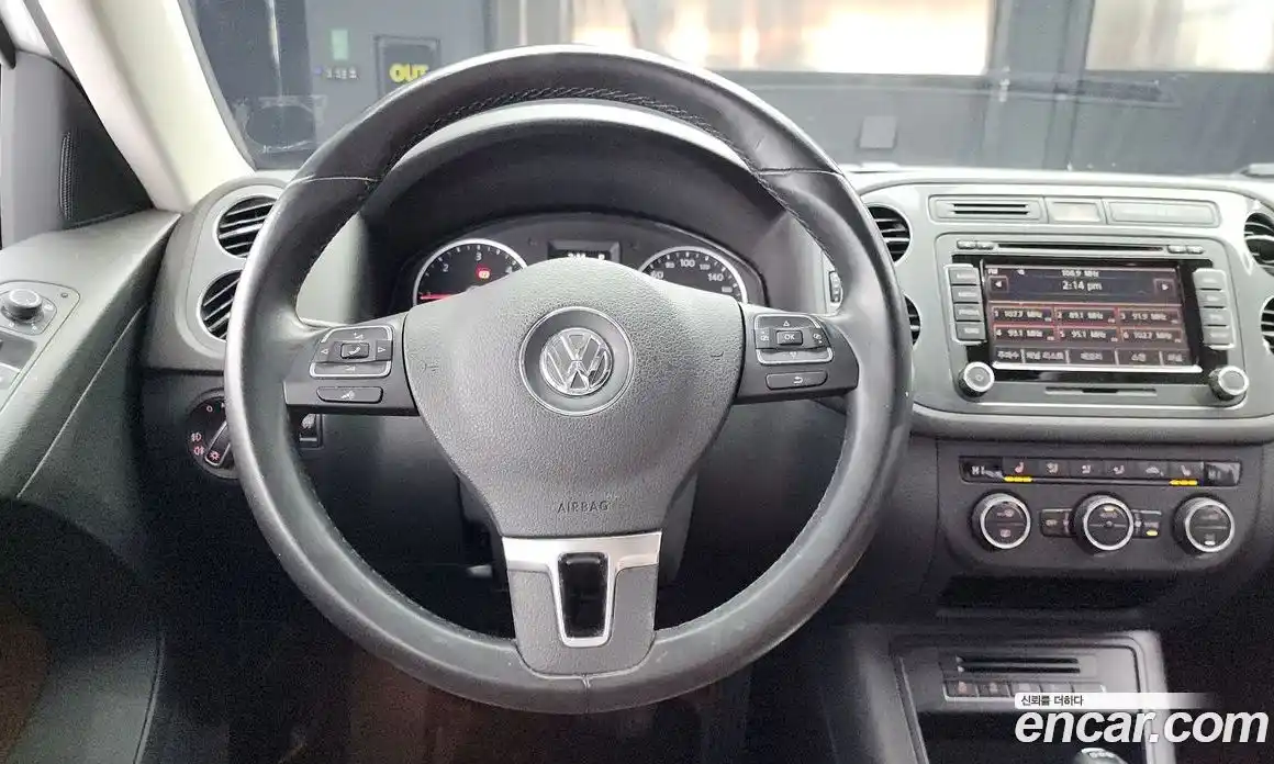 Volkswagen Tiguan 2015 2.0 гидро в Москве № 199196, фото 13