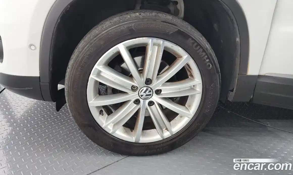 Volkswagen Tiguan 2015 2.0 гидро в Москве № 199196, фото 5