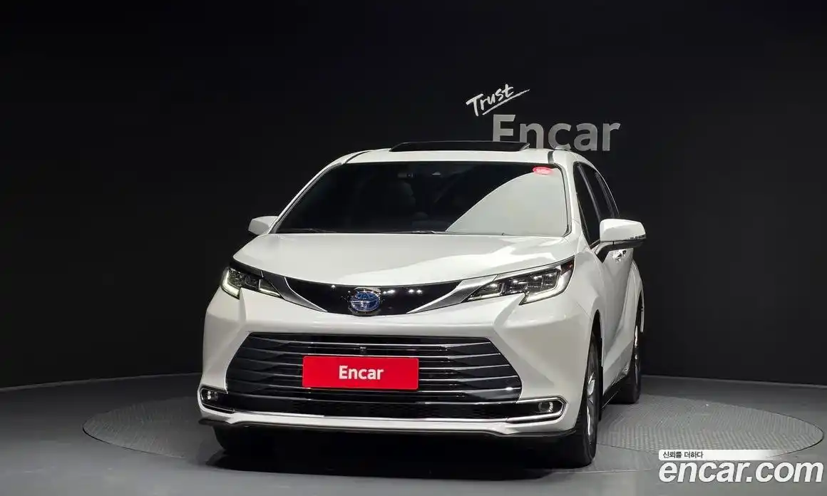 Toyota Sienna 2024 2.5 гидро в Москве № 199572, фото 3