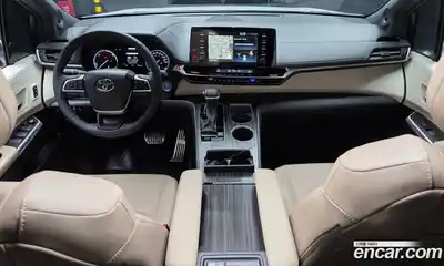 Toyota Sienna 2024 2.5 гидро в Москве № 199572, миниатюра 7