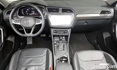 Volkswagen Tiguan 2023 2.0 гидро в Москве № 1350260, миниатюра 10