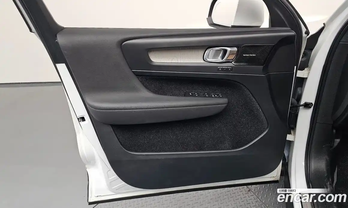 Volvo XC40 2019 2.0 гидро в Москве № 1836915, фото 14