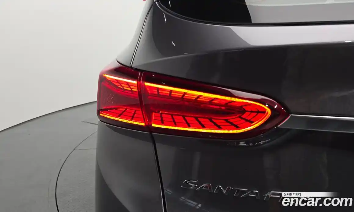 Hyundai Santa Fe 2018 2.0 гидро в Москве № 1610367, фото 9