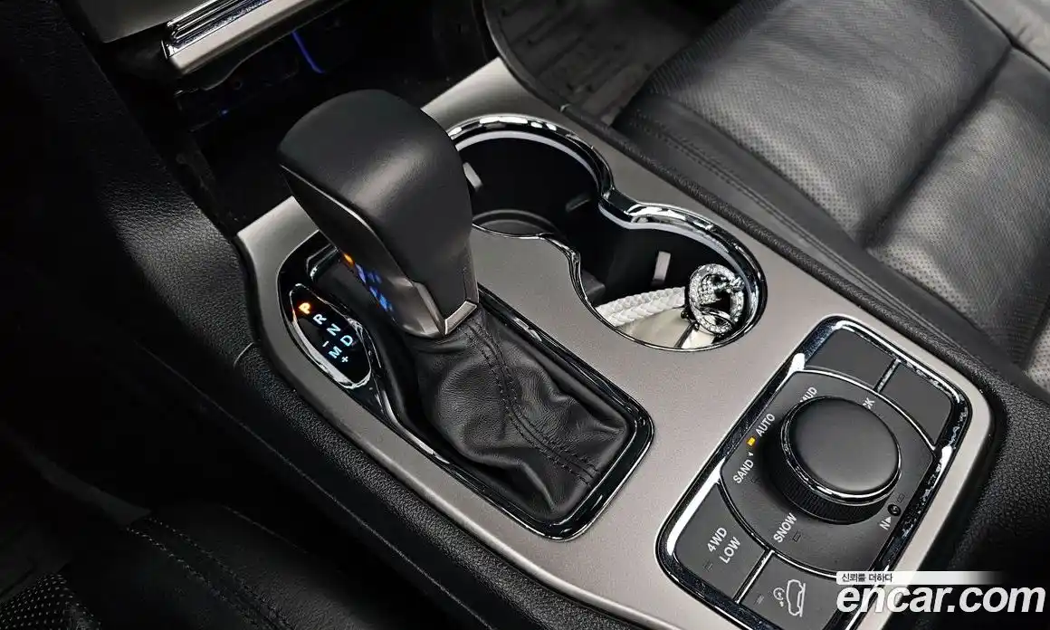 Jeep Cherokee 2017 3.6 гидро в Москве № 1919173, фото 9