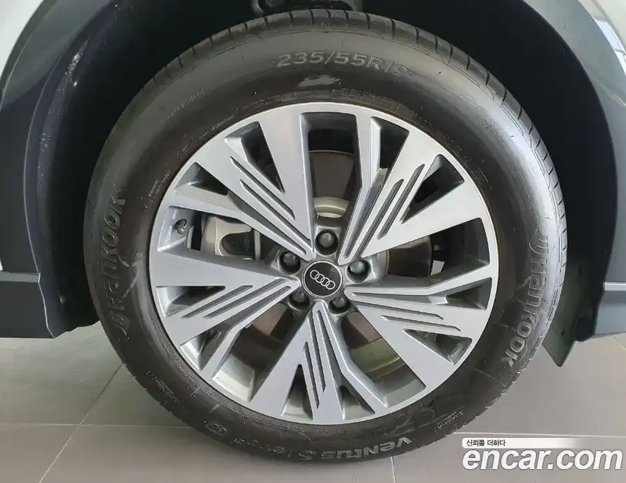 Audi Q4 e-tron 2025 гидро в Москве № 1473563, фото 5