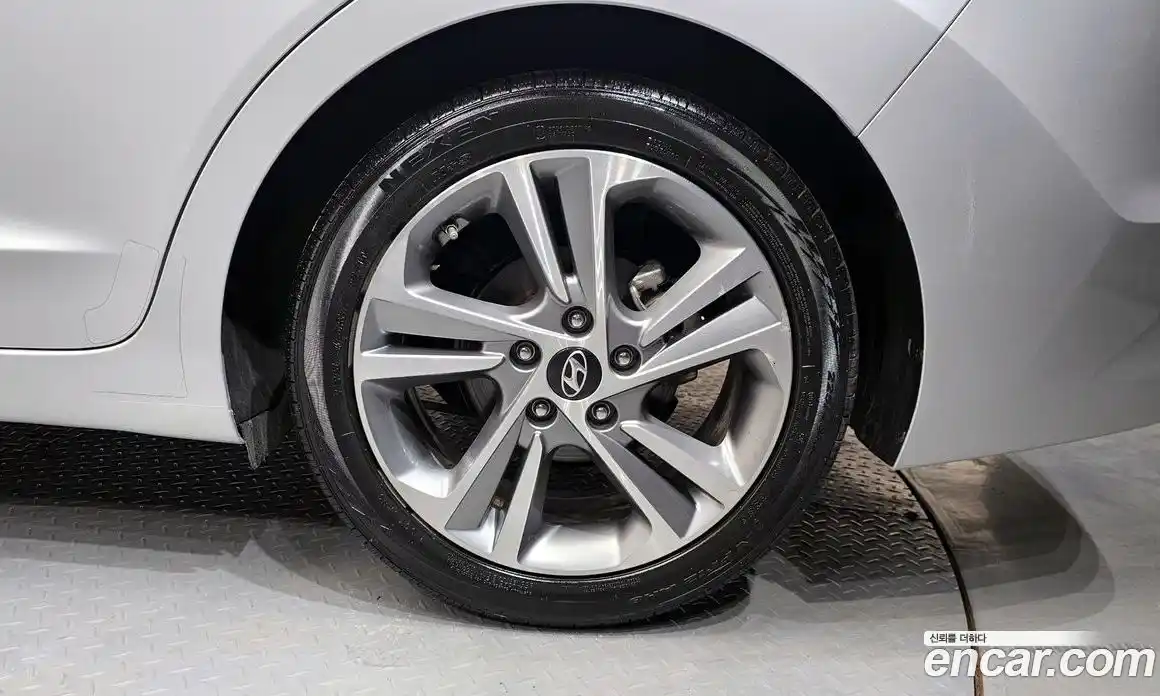 Hyundai Avante 2017 1.6 гидро в Москве № 1903961, фото 7