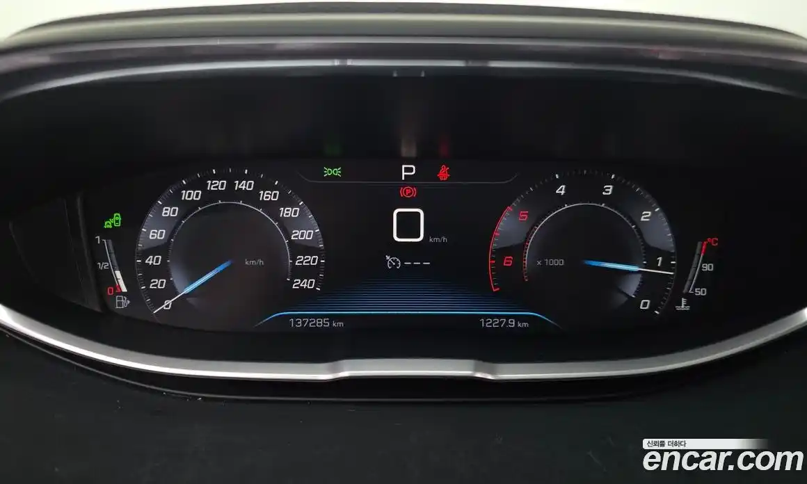 Peugeot 5008 2018 1.6 гидро в Москве, фото 11
