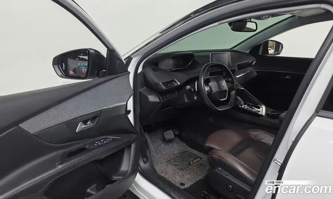 Peugeot 5008 2018 1.6 гидро в Москве, фото 13