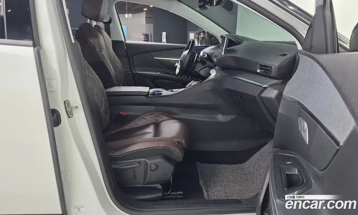 Peugeot 5008 2018 1.6 гидро в Москве, фото 17