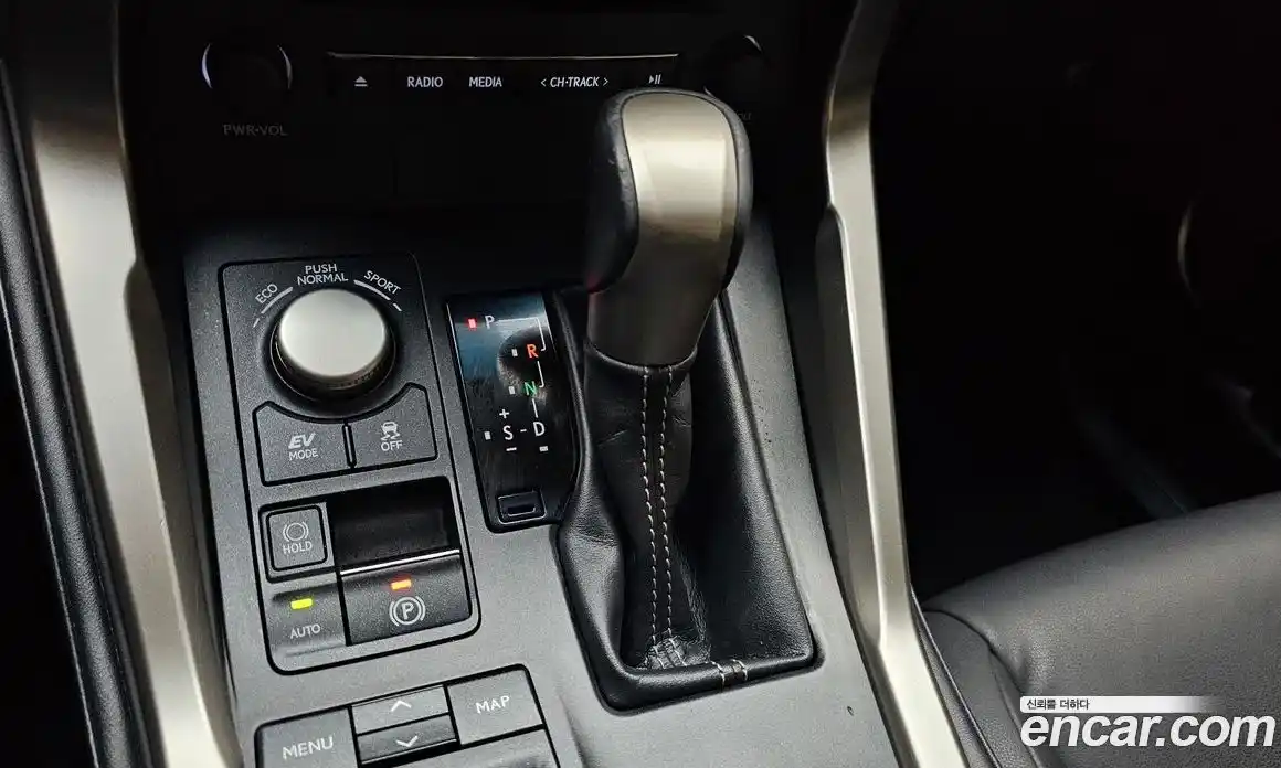 Lexus NX 2016 2.5 гидро в Москве № 1917092, фото 9