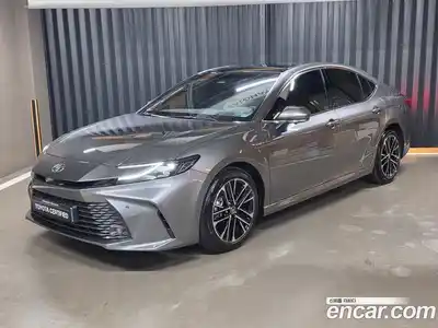 Toyota Camry 2.5 XLE Premium Hybrid