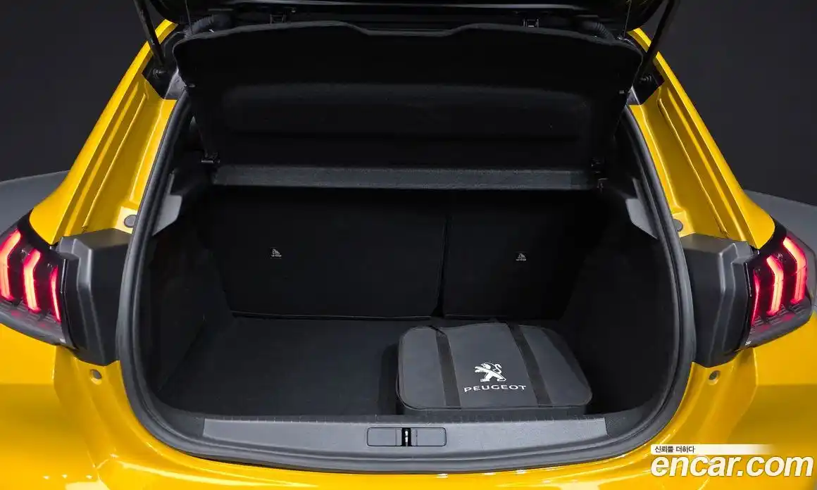 Peugeot 208 2021 0.1 гидро в Москве, фото 26