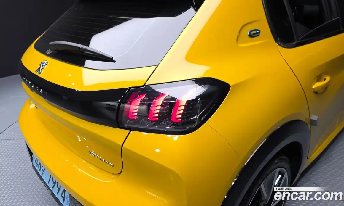 Peugeot 208 2021 0.1 гидро в Москве, фото 9