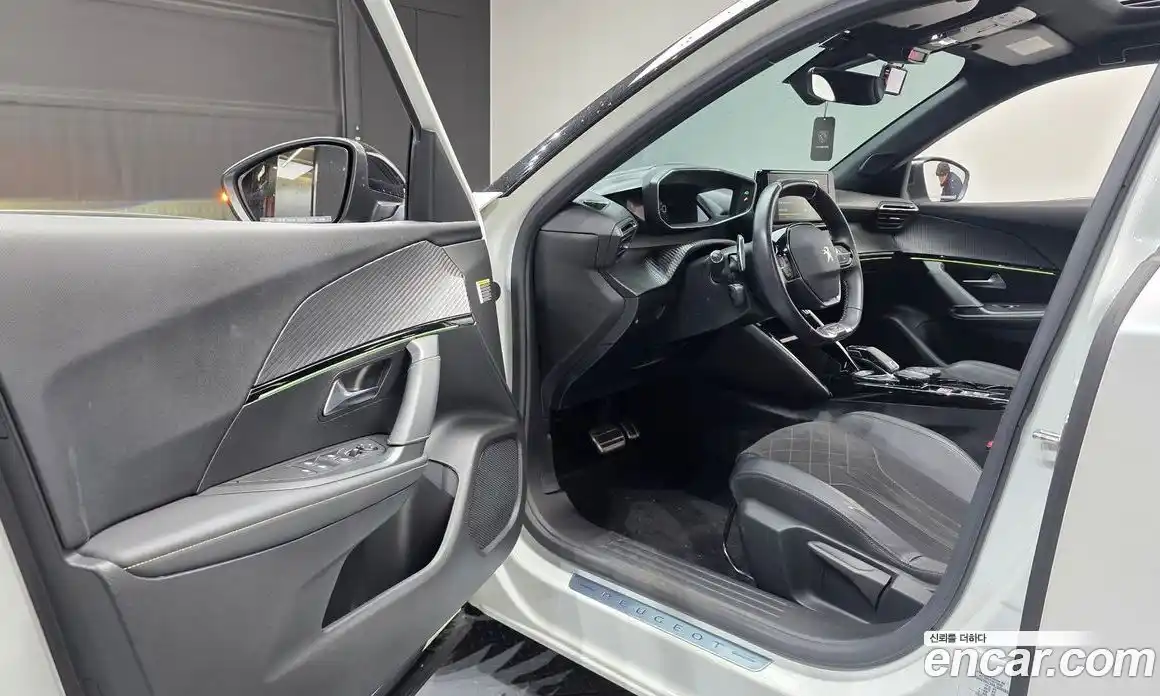 Peugeot 2008 2020 1.5 гидро в Москве, фото 13